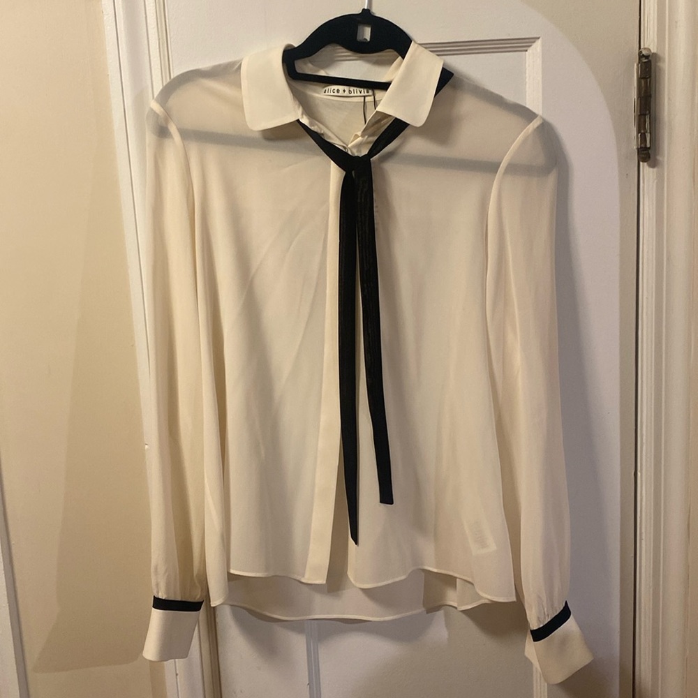 NWT Alice + Olivia White Black Button Down Top Blouse Size M
